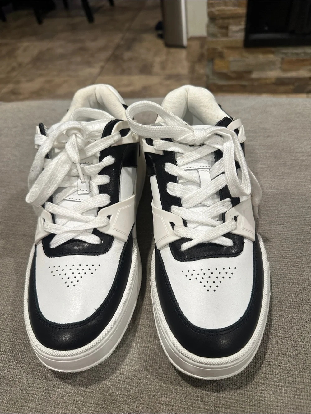 Clearance Classic Sneakers in White and Black size 36